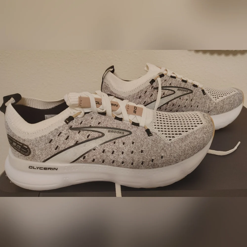 NEW Brooks White and Black Running Shoes size 9. No tag. No box. NEW. - Picture 2 of 5